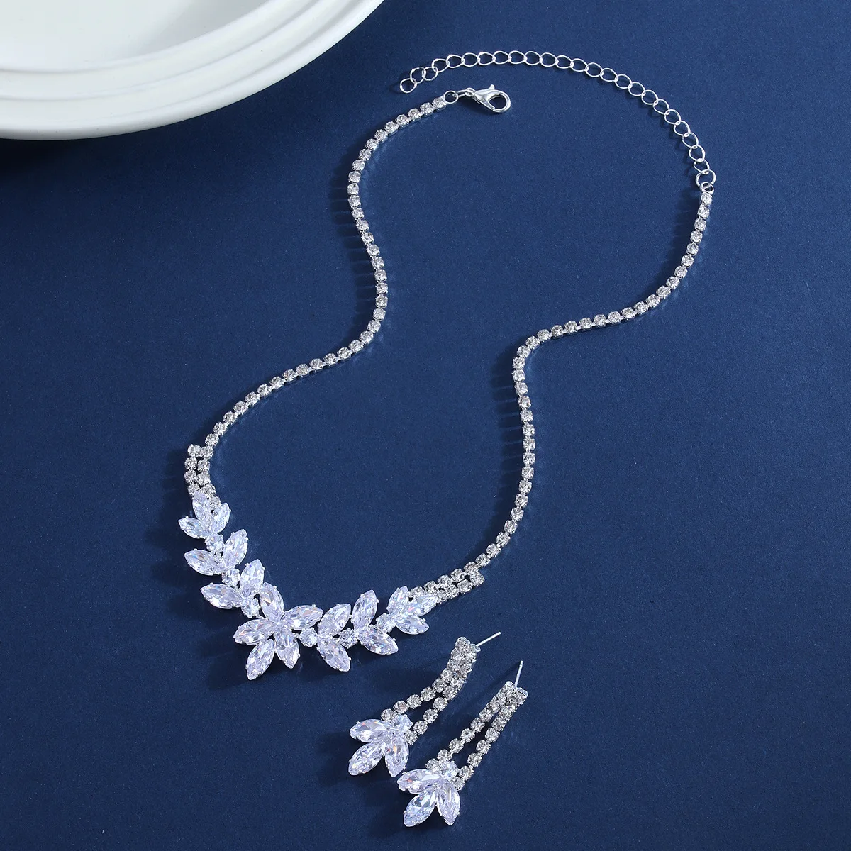 Conjunto de Brincos e Colar Ch - Body Jewelry Luxury avaliação e preço