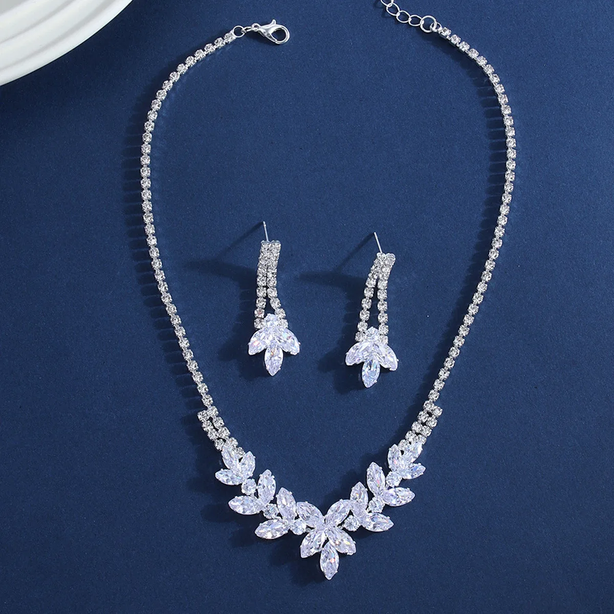 Conjunto de Brincos e Colar Ch - Body Jewelry Luxury avaliação e preço