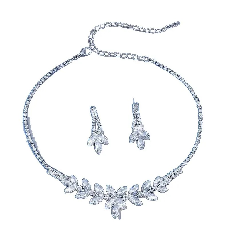 Conjunto de Brincos e Colar Ch - Body Jewelry Luxury avaliação e preço